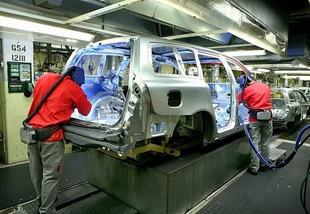 Gothenburg, Sweden, welding of a Volvo V70.